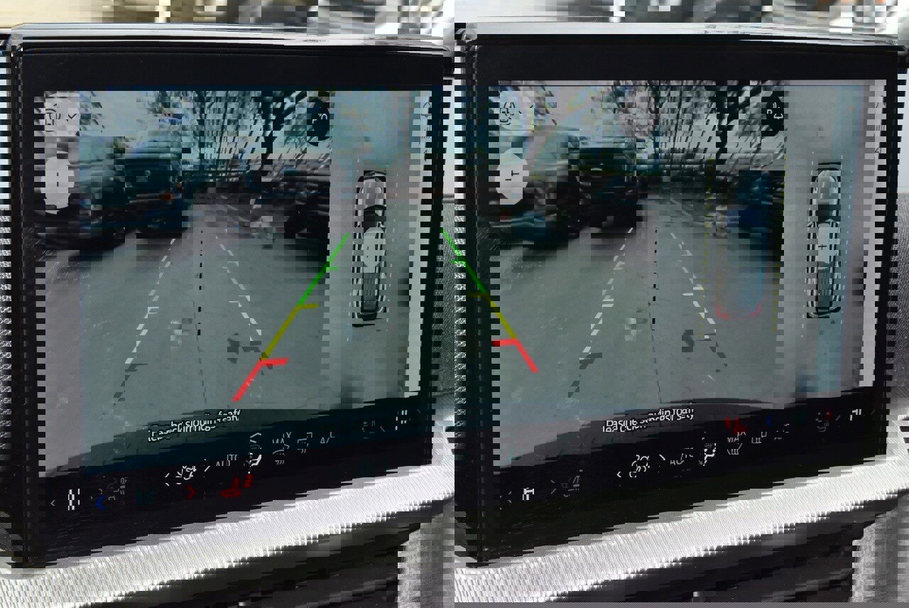 Certified 2025 Ford Explorer Platinum w/ LUX Leather Package image 29