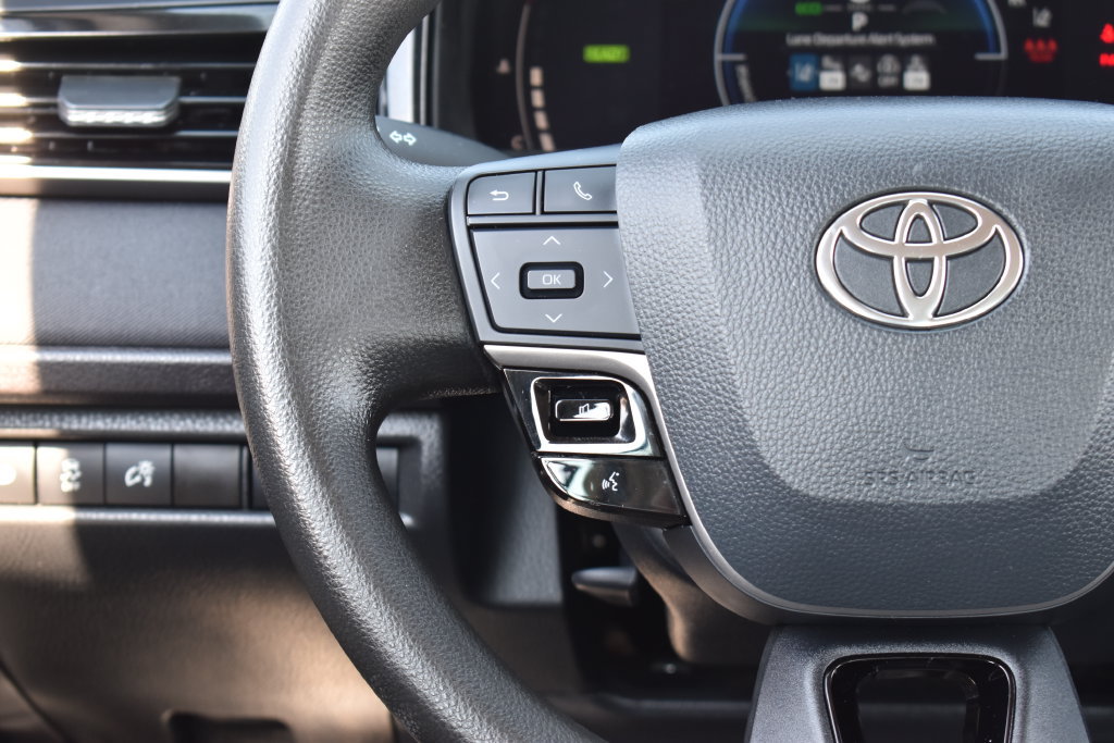 Used 2025 Toyota Camry LE FWD image 17