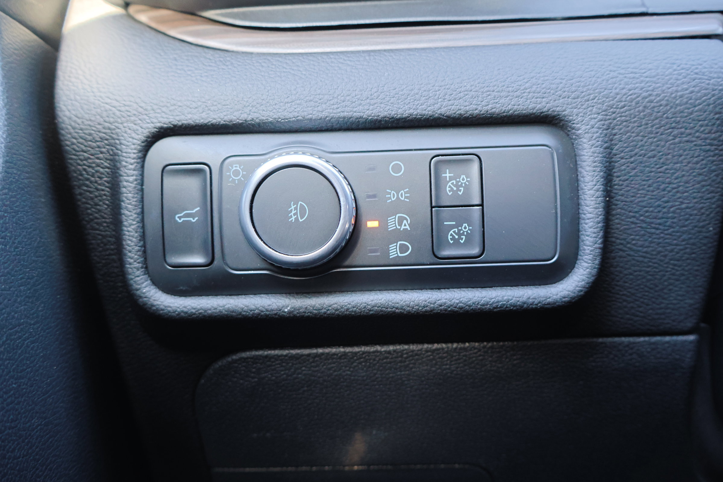 Certified 2022 Ford Explorer Limited w/ Equipment Group 301A image 18