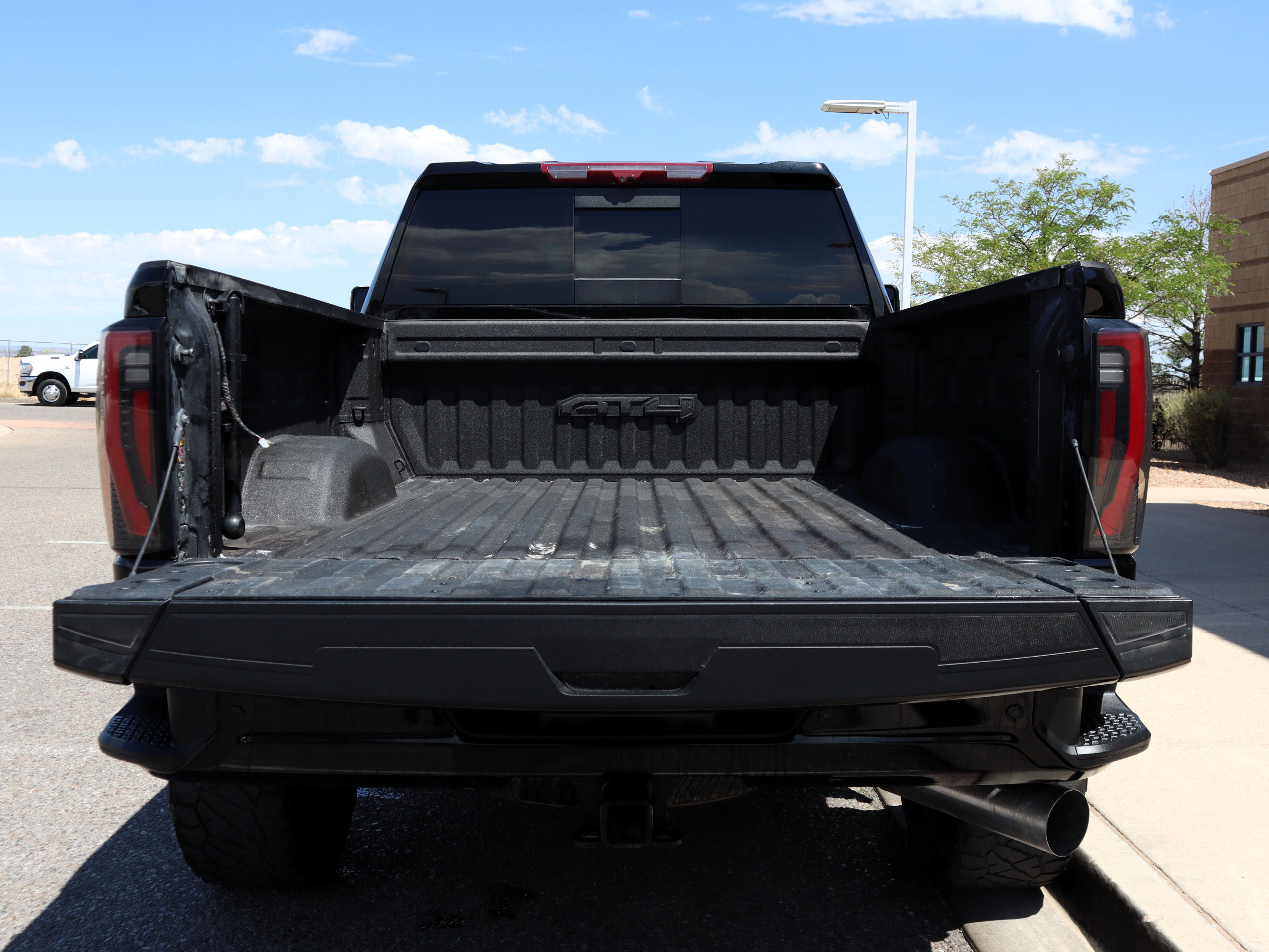 Used 2024 GMC Sierra 2500 AT4 w/ AT4 Premium Plus Package AWD/4WD image 20