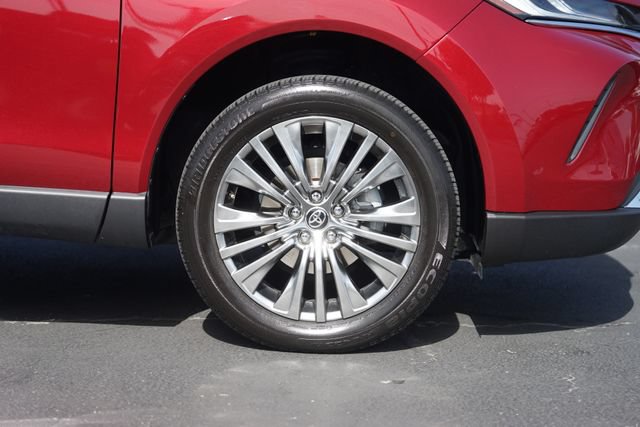 Used 2023 Toyota Venza XLE AWD/4WD image 4
