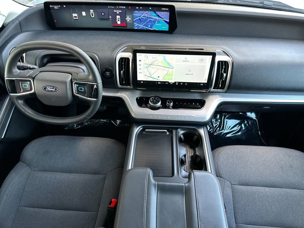 Certified 2025 Ford Expedition Active image 13