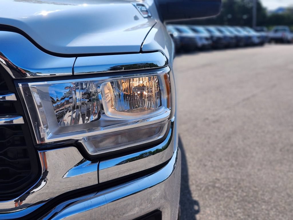 Used 2024 RAM 2500 Tradesman w/ Chrome Appearance Group AWD/4WD image 10