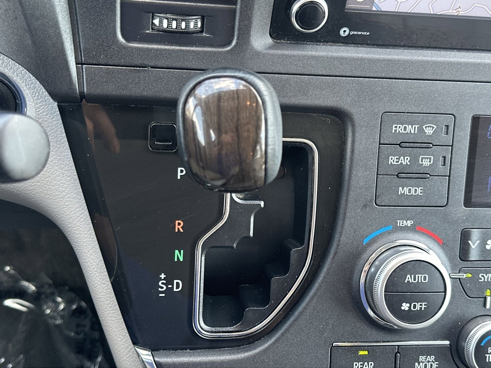 Used 2018 Toyota Sienna XLE w/ XLE Navigation Package FWD image 29