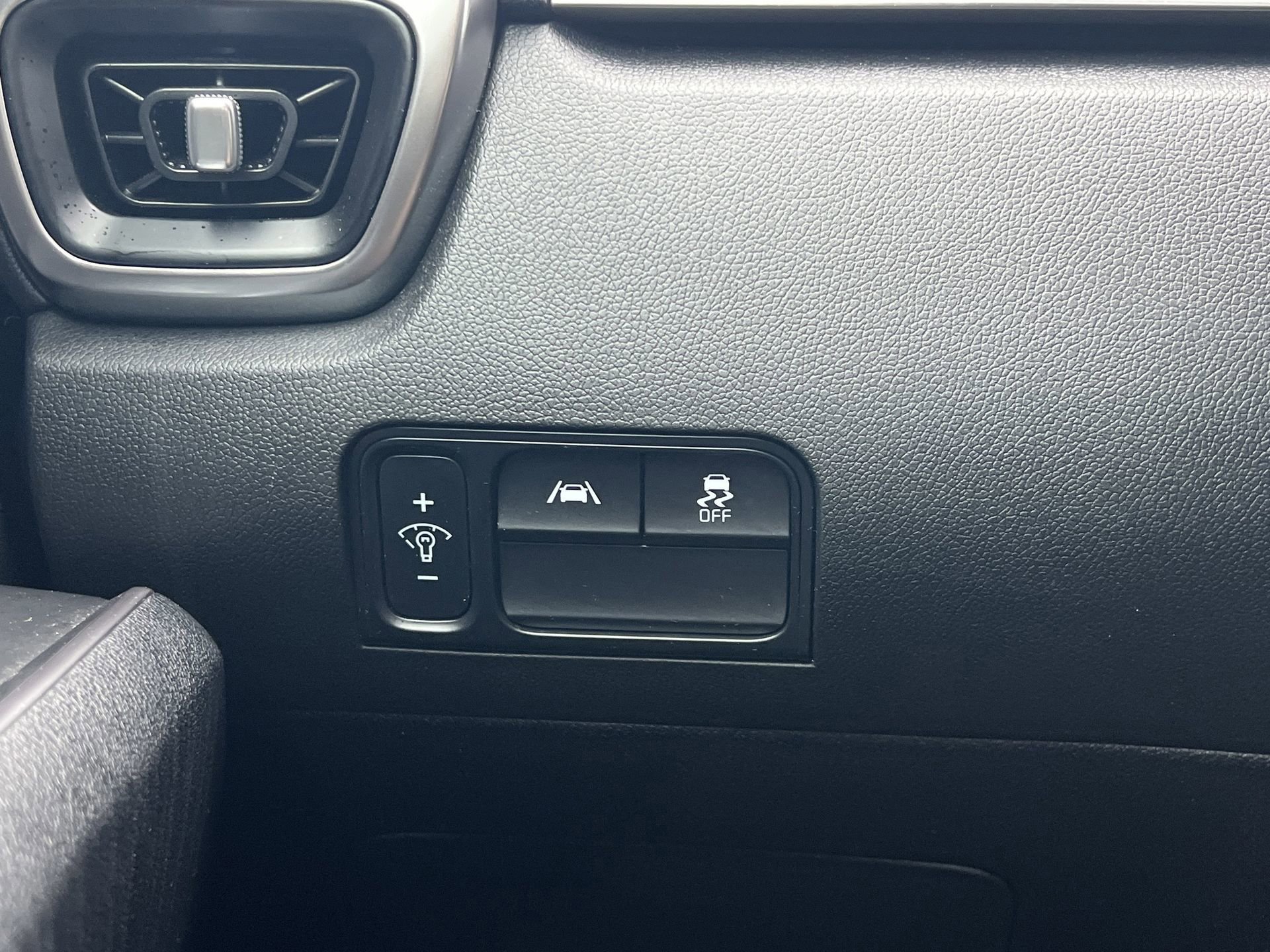 Used 2023 Kia Sorento LX image 19