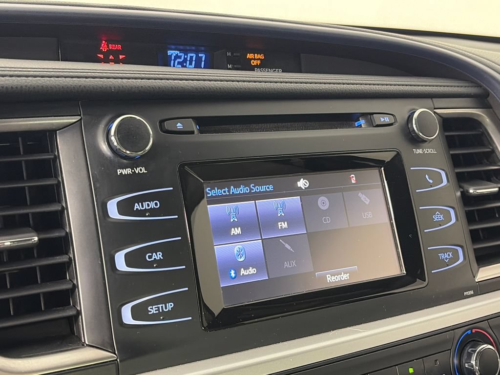 Used 2017 Toyota Highlander LE FWD image 19