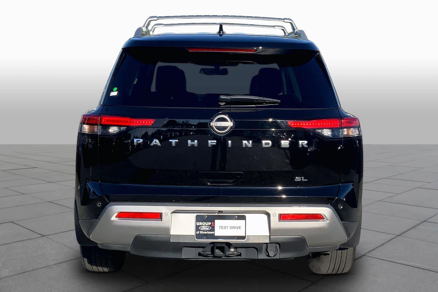 Used 2023 Nissan Pathfinder SL w/ SL Premium Package FWD image 5