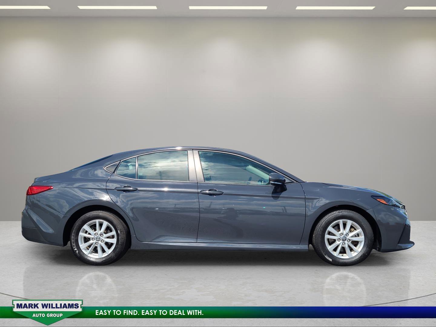 Used 2025 Toyota Camry SE FWD image 2