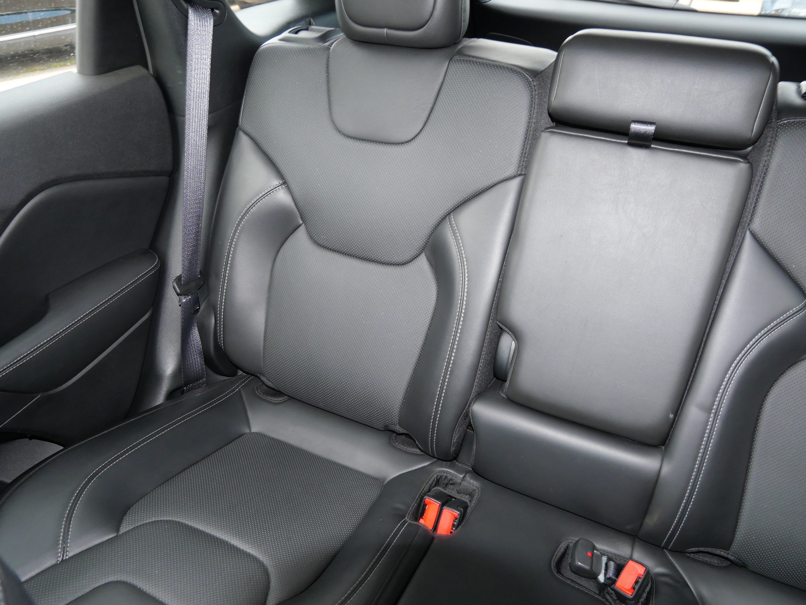 Used 2020 Jeep Cherokee Limited AWD/4WD image 12