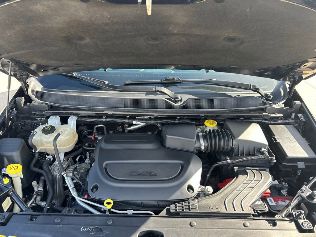 Used 2023 Chrysler Pacifica Touring-L image 48