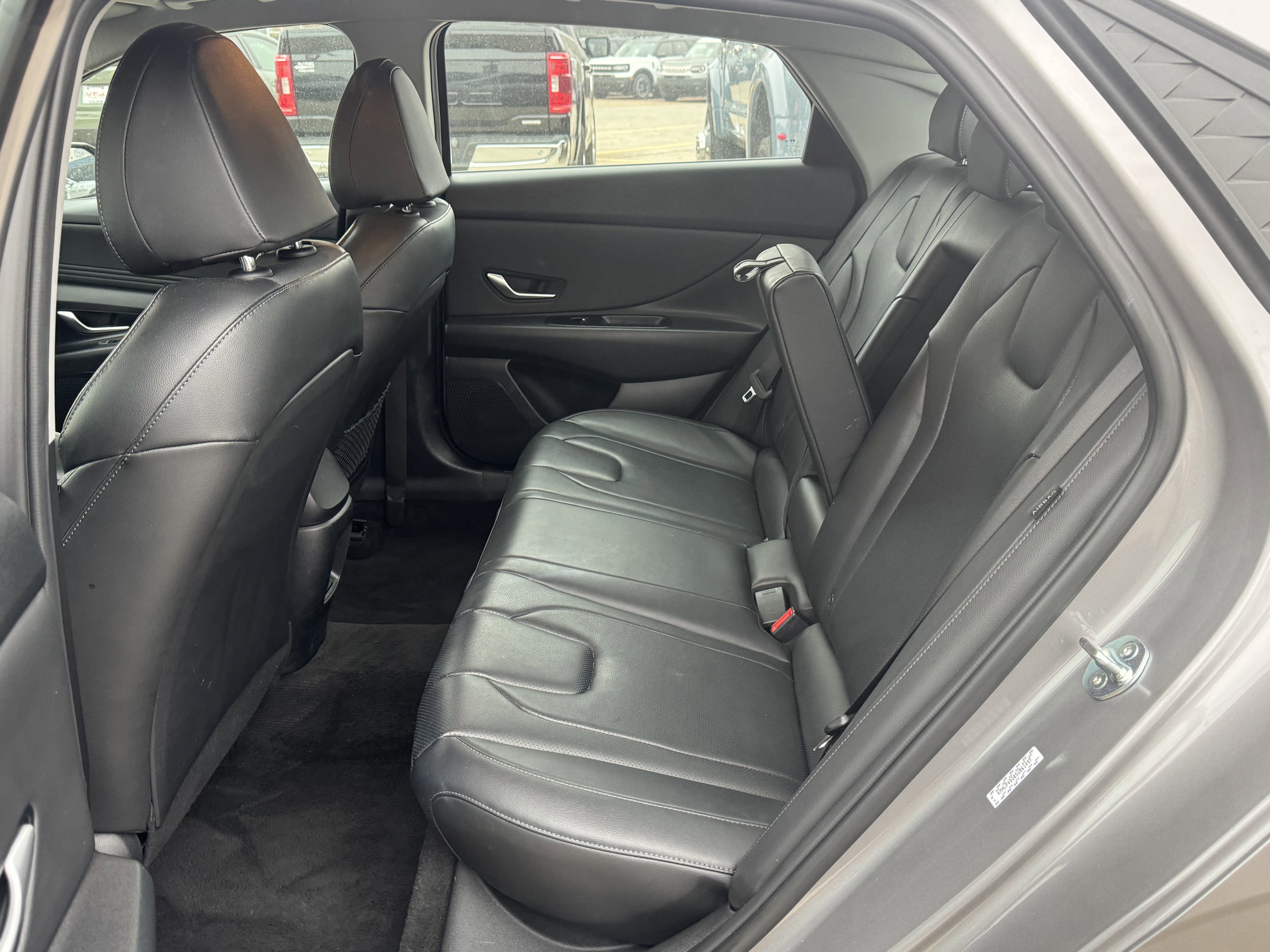 Used 2025 Hyundai Elantra Limited image 9