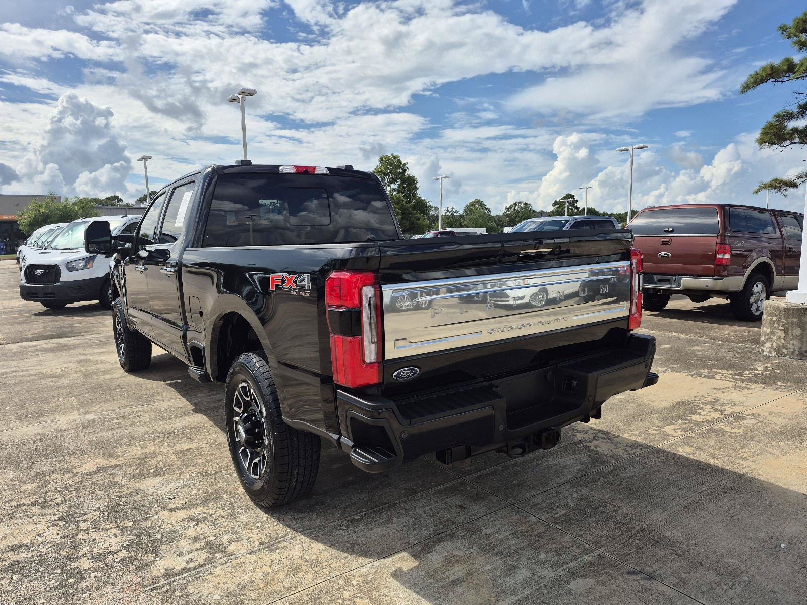 Certified 2024 Ford F250 Platinum w/ FX4 Off-Road Package AWD/4WD image 17