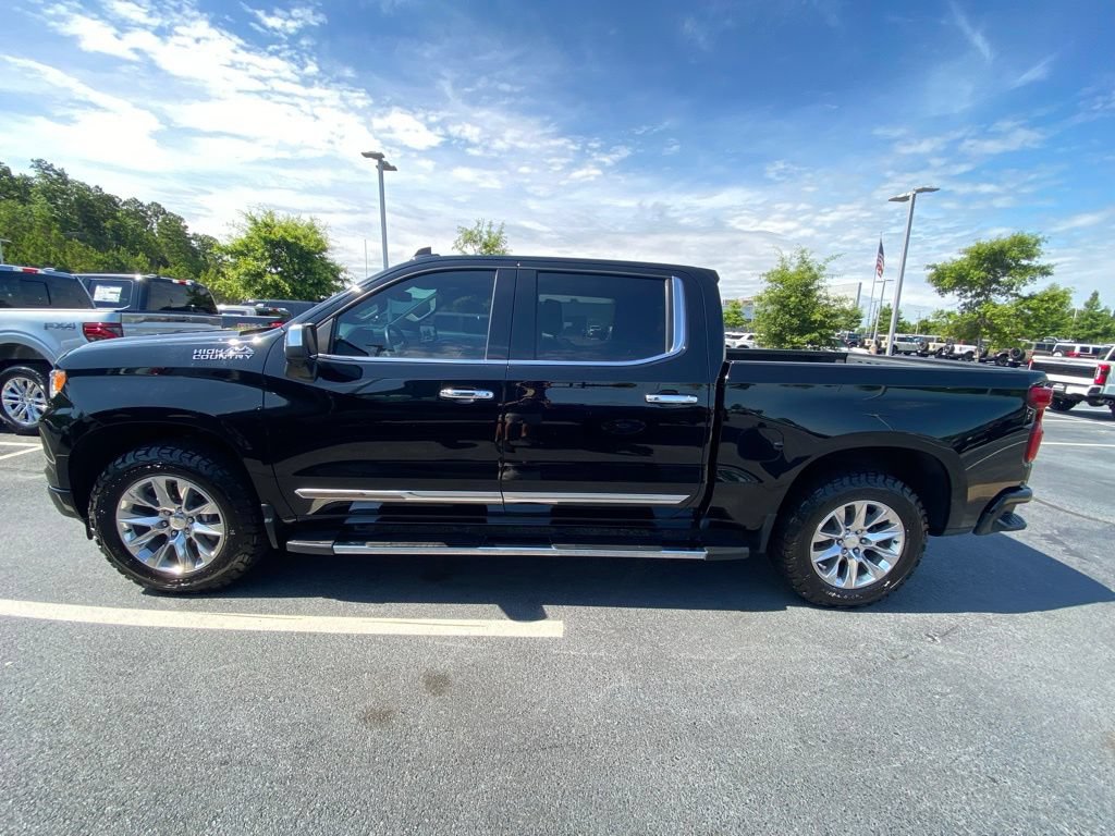 Used 2022 Chevrolet Silverado 1500 High Country w/ High Country Premium Package AWD/4WD image 4