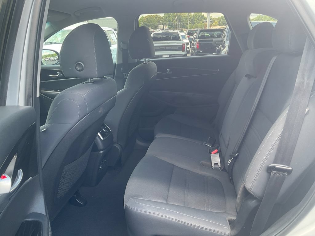 Used 2020 Kia Sorento LX FWD image 14