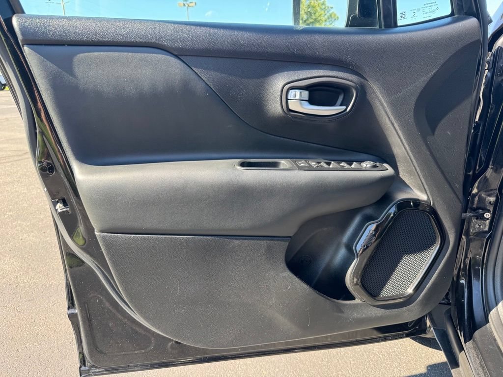 Used 2018 Jeep Renegade Altitude AWD/4WD image 15