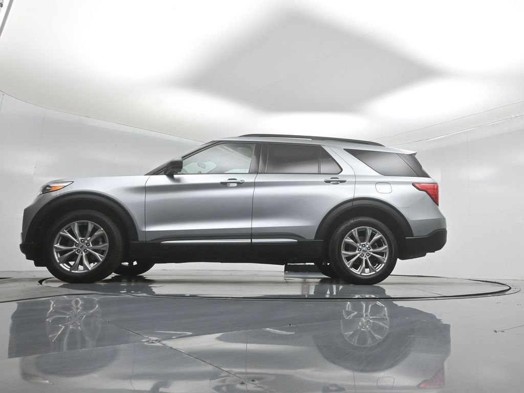 Certified 2023 Ford Explorer XLT w/ Equipment Group 202A AWD/4WD image 7