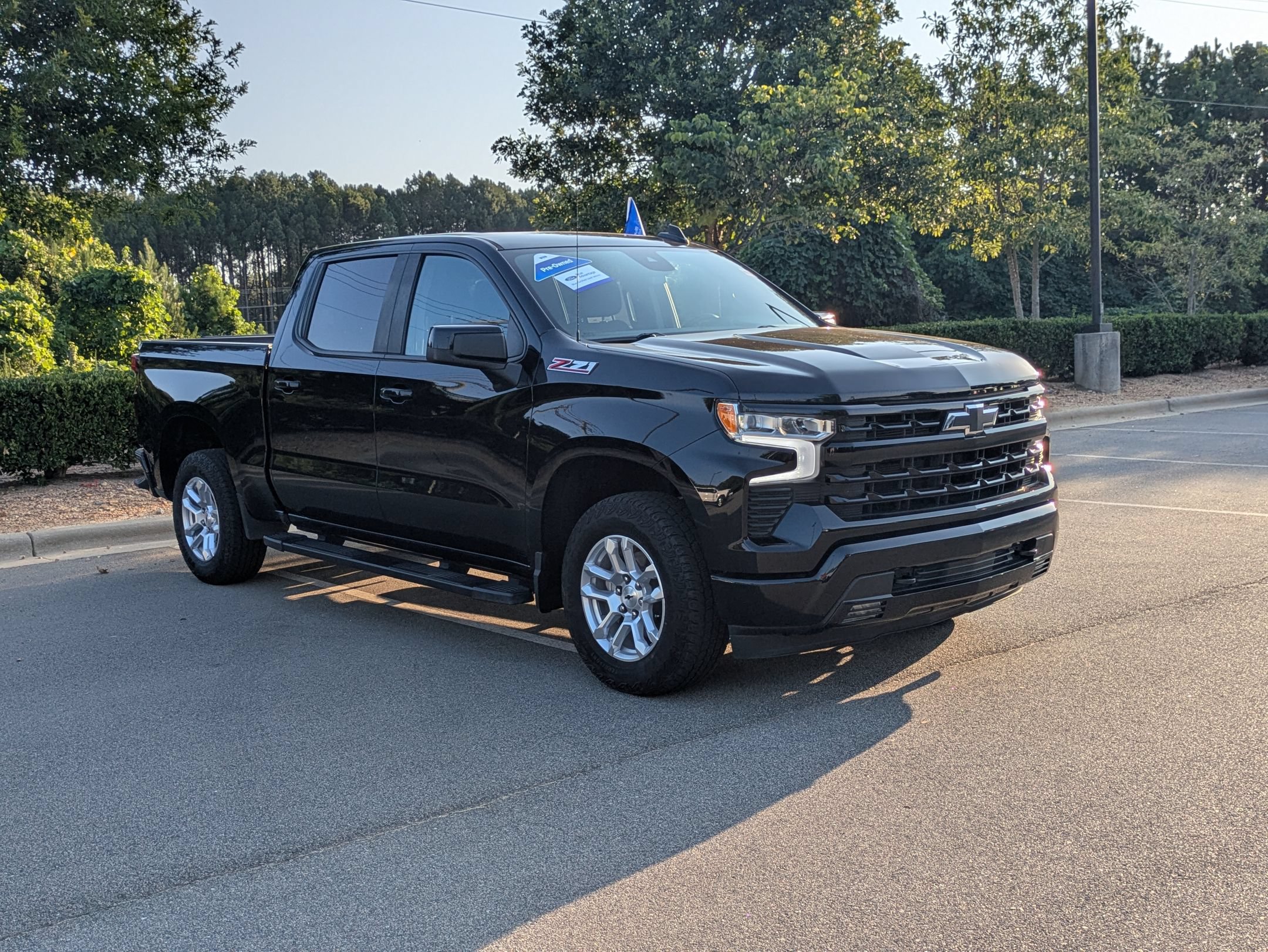 Used 2023 Chevrolet Silverado 1500 RST w/ Convenience Package II AWD/4WD image 2