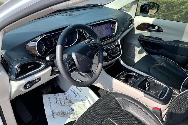 Used 2023 Chrysler Pacifica Limited FWD image 14