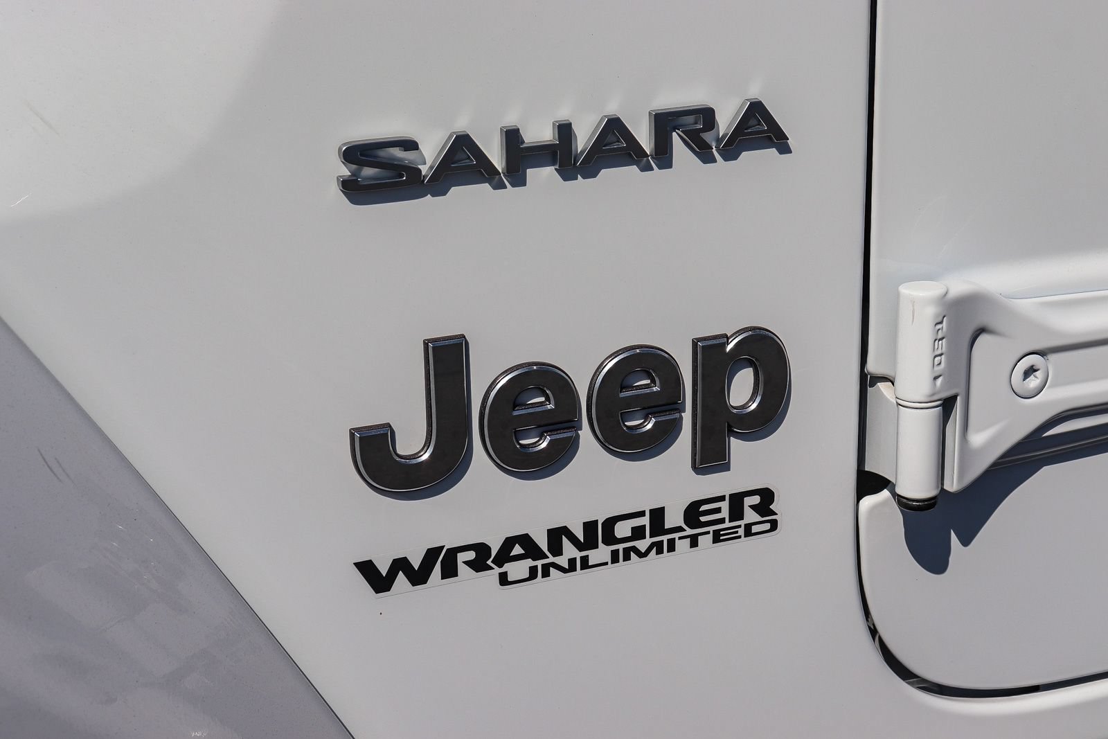 Used 2022 Jeep Wrangler Unlimited Sahara w/ Cold Weather Group AWD/4WD image 11