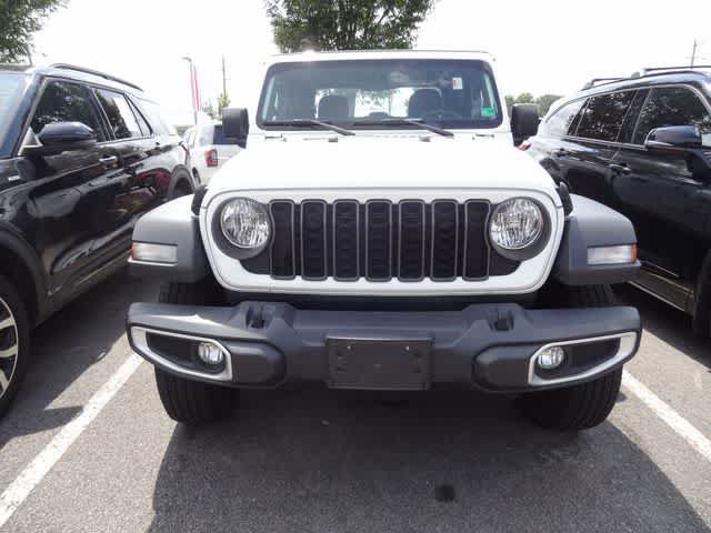 Used 2024 Jeep Gladiator Sport AWD/4WD image 2