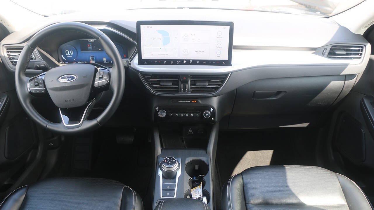 Certified 2024 Ford Escape Platinum AWD/4WD image 16