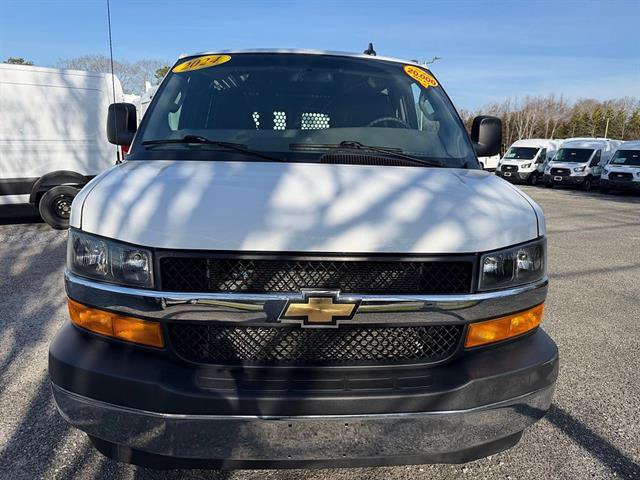 Used 2024 Chevrolet Express 2500 w/ Driver Convenience Package RWD image 2