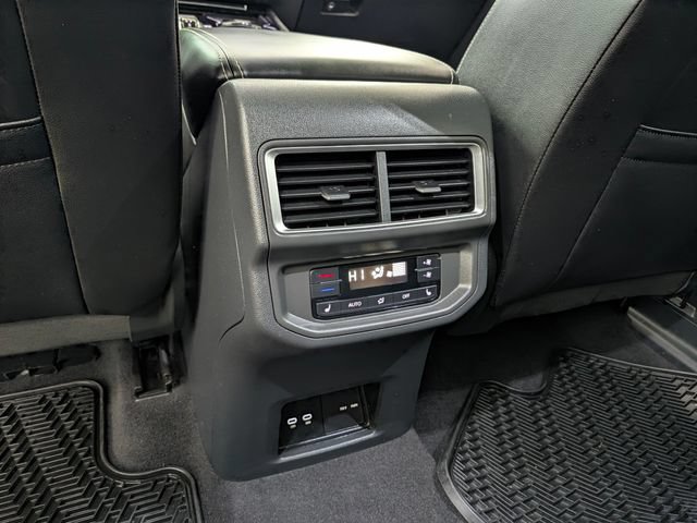 Used 2024 Volkswagen Atlas SEL AWD/4WD image 15