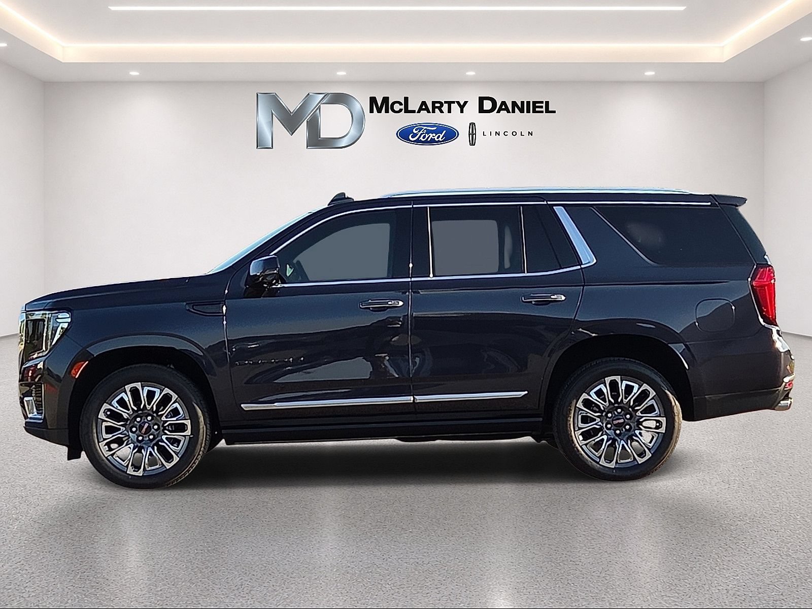 Used 2023 GMC Yukon Denali AWD/4WD image 3