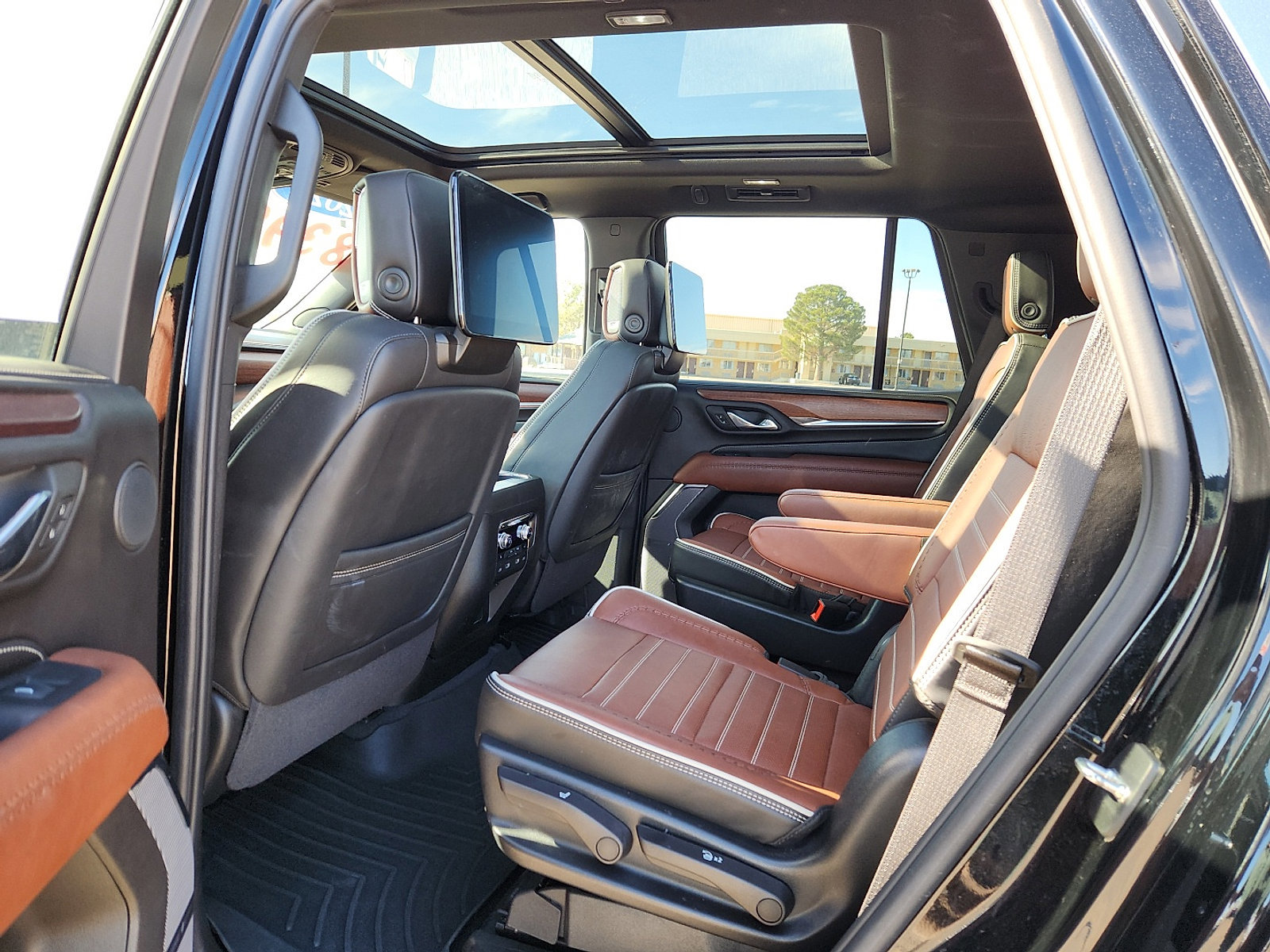 Used 2024 GMC Yukon Denali Ultimate image 9