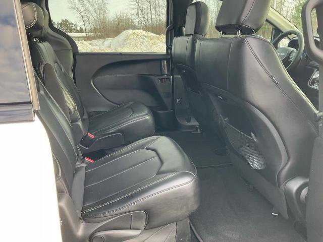 Used 2024 Chrysler Pacifica Touring-L w/ S Appearance Package image 31