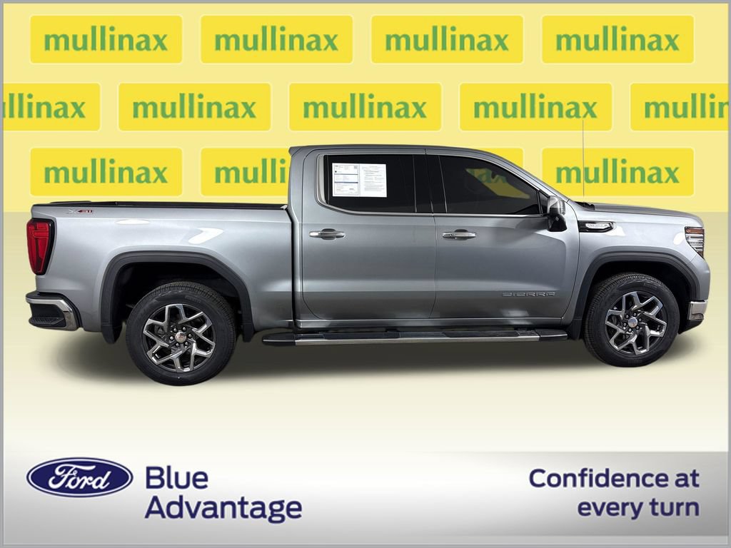 Used 2023 GMC Sierra 1500 SLT AWD/4WD image 2