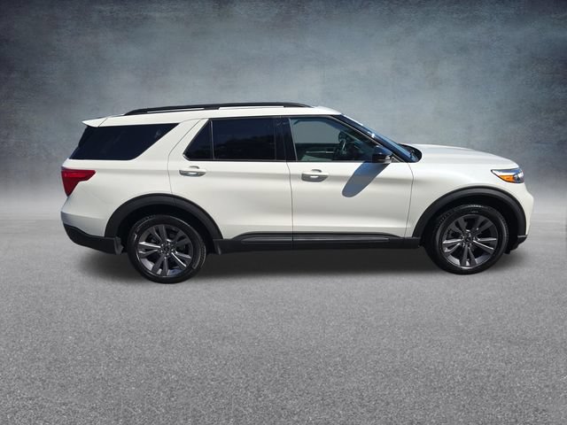 Certified 2023 Ford Explorer XLT w/ Equipment Group 202A AWD/4WD image 9