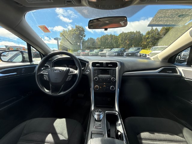 Certified 2017 Ford Fusion SE FWD image 20