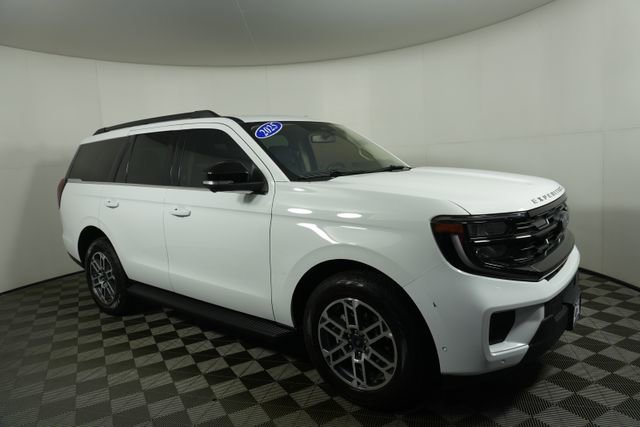 Certified 2025 Ford Expedition Active image 2