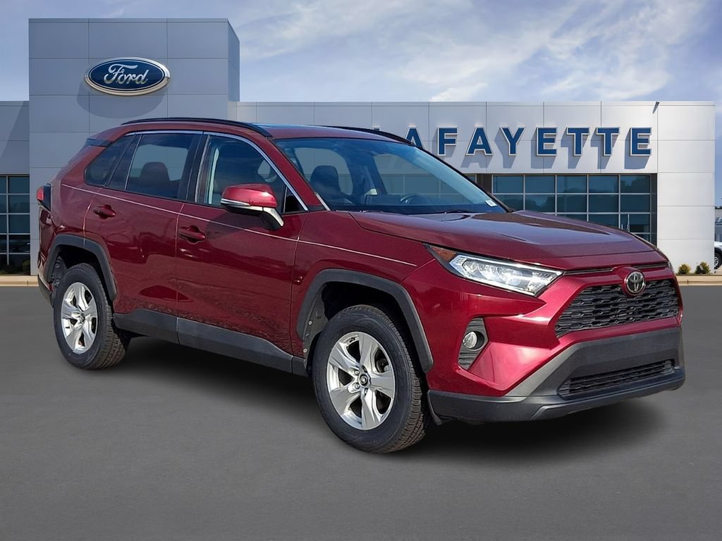 Used 2021 Toyota RAV4 XLE w/ Convenience Package FWD image 1