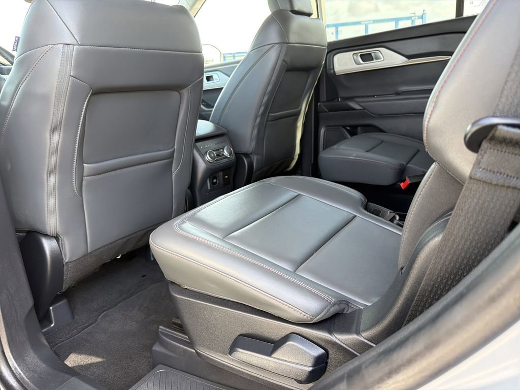 Certified 2025 Ford Explorer Active w/ Active Comfort Package image 16