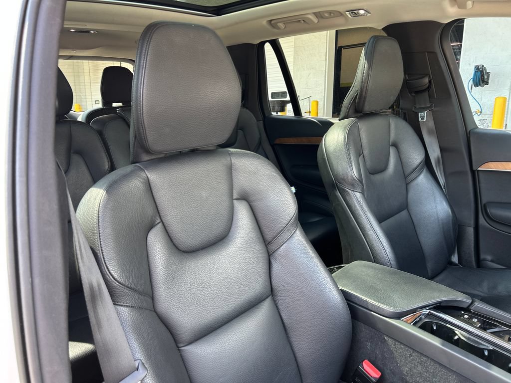 Used 2022 Volvo XC90 T6 Momentum AWD/4WD image 14