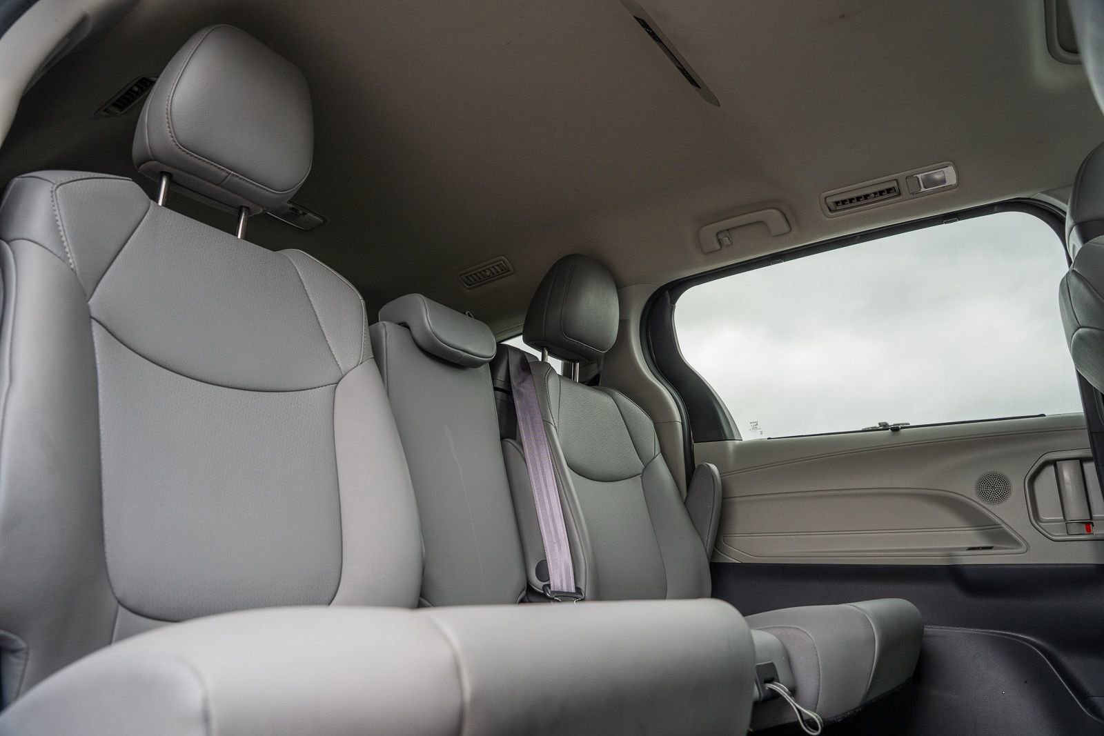 Used 2022 Toyota Sienna XLE FWD image 19