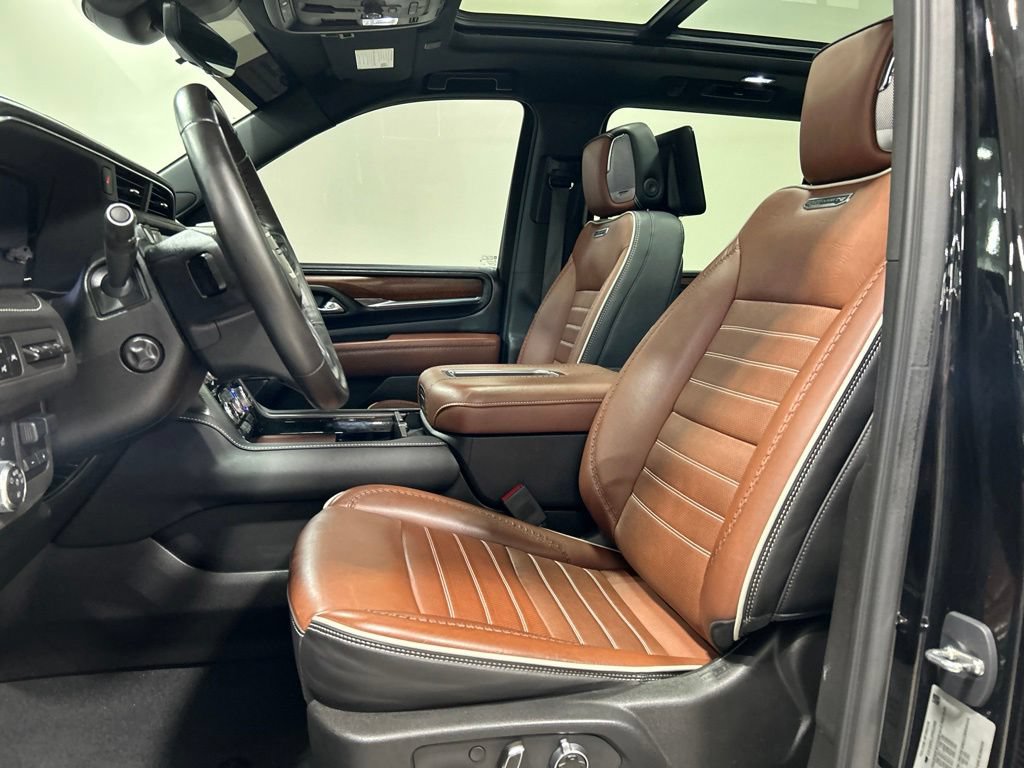Used 2023 GMC Yukon XL Denali Ultimate AWD/4WD image 11