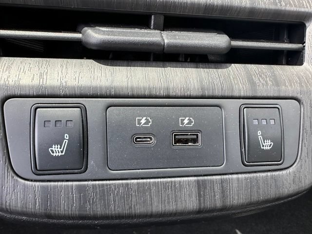 Used 2024 Nissan Ariya AWD image 16