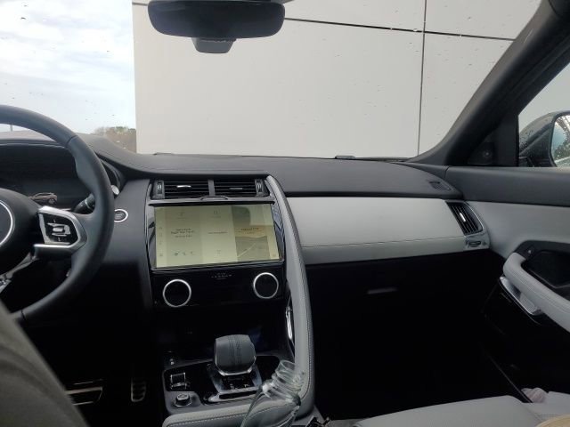 Used 2024 Jaguar E-PACE R-Dynamic SE image 8