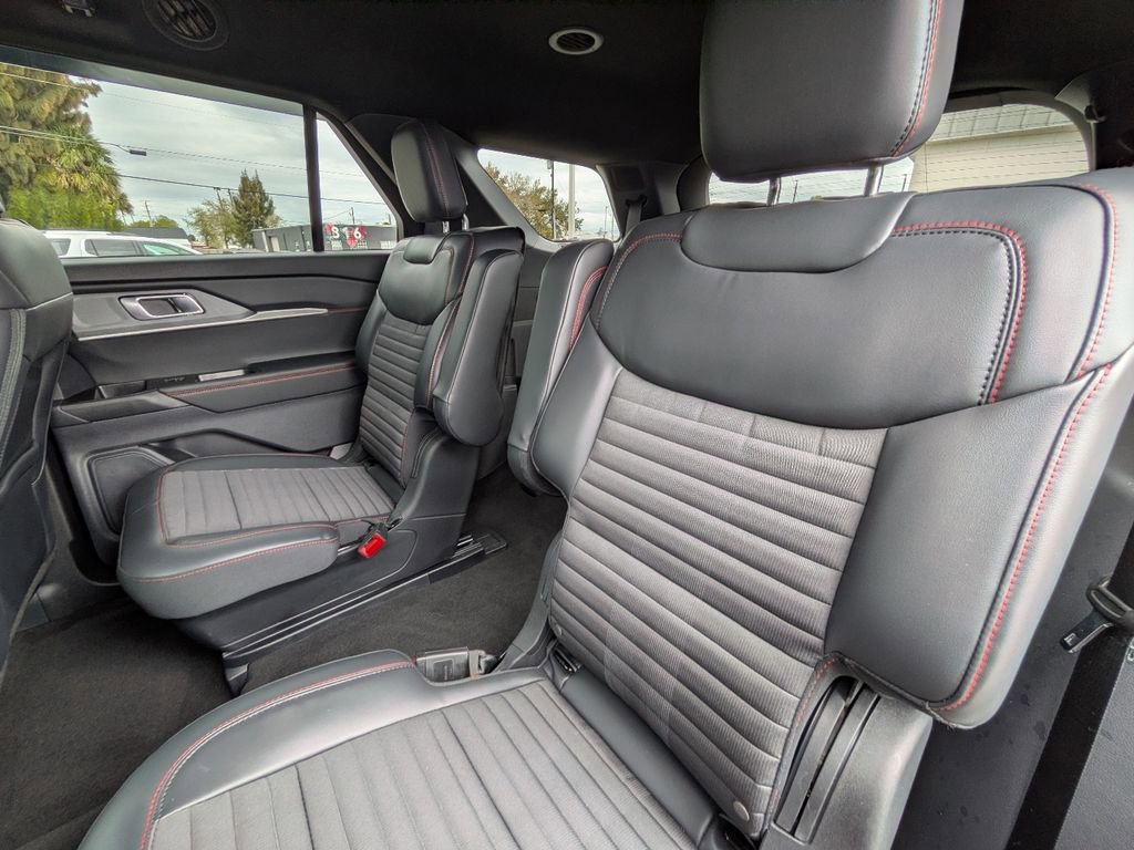 Certified 2025 Ford Explorer ST-Line w/ Premium Package image 15