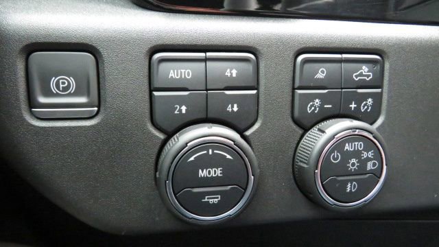 Used 2022 Chevrolet Silverado 1500 ZR2 w/ Technology Package image 24