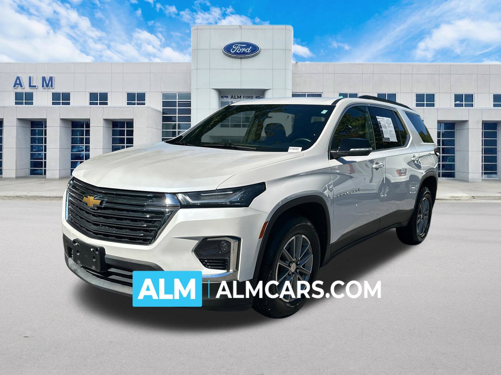 Used 2023 Chevrolet Traverse LT