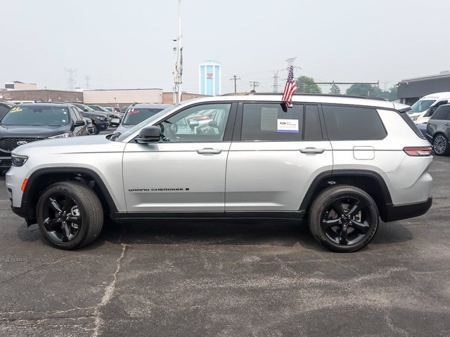 Used 2024 Jeep Grand Cherokee L Altitude AWD/4WD image 6