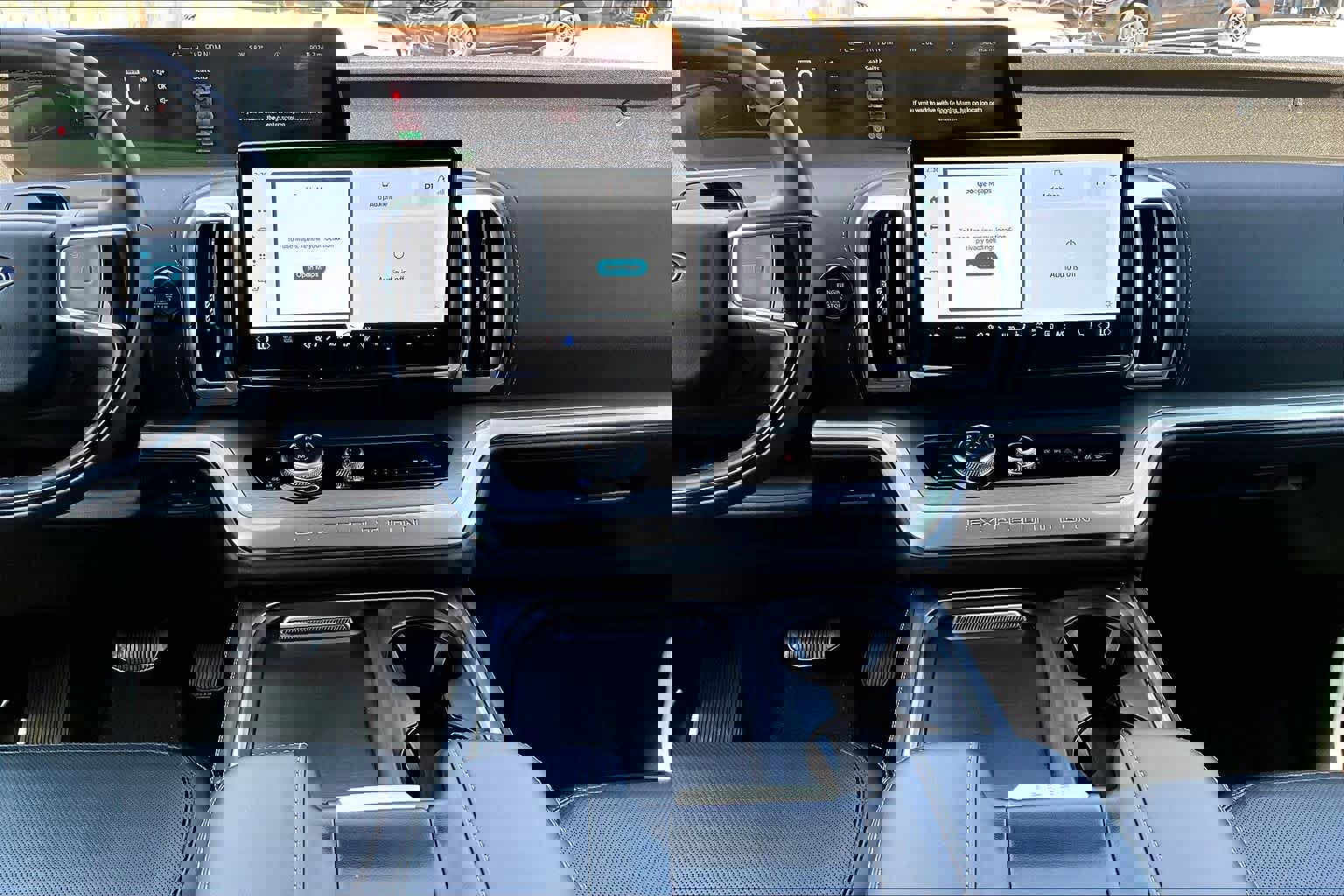 Certified 2025 Ford Expedition Max Platinum image 11