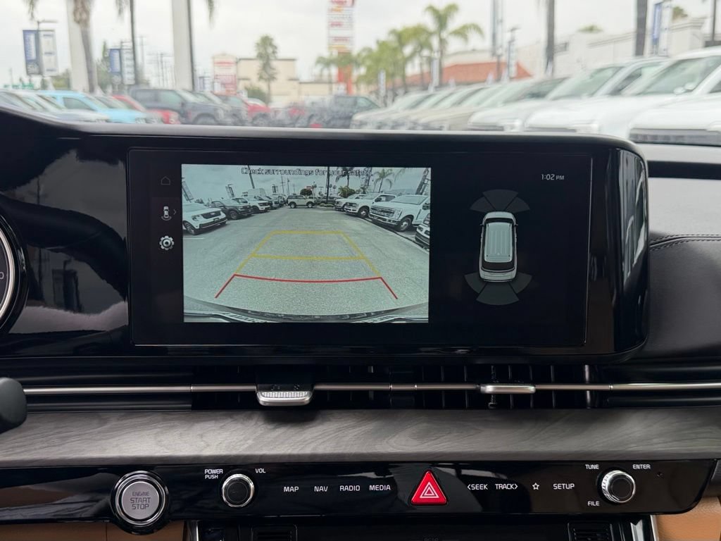 Used 2024 Kia Carnival EX FWD image 28