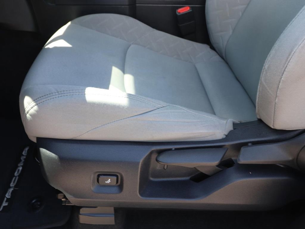 Used 2024 Toyota Tacoma SR5 w/ SR5 Upgrade Package AWD/4WD image 19