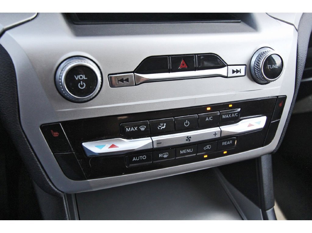 Certified 2022 Ford Explorer XLT RWD image 25