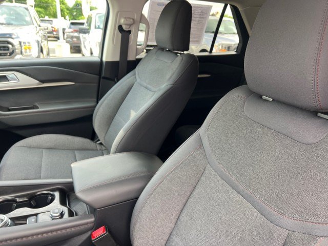 Certified 2025 Ford Explorer Active AWD/4WD image 17